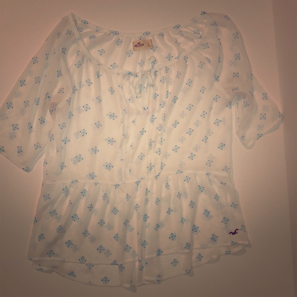 Hollister print top.